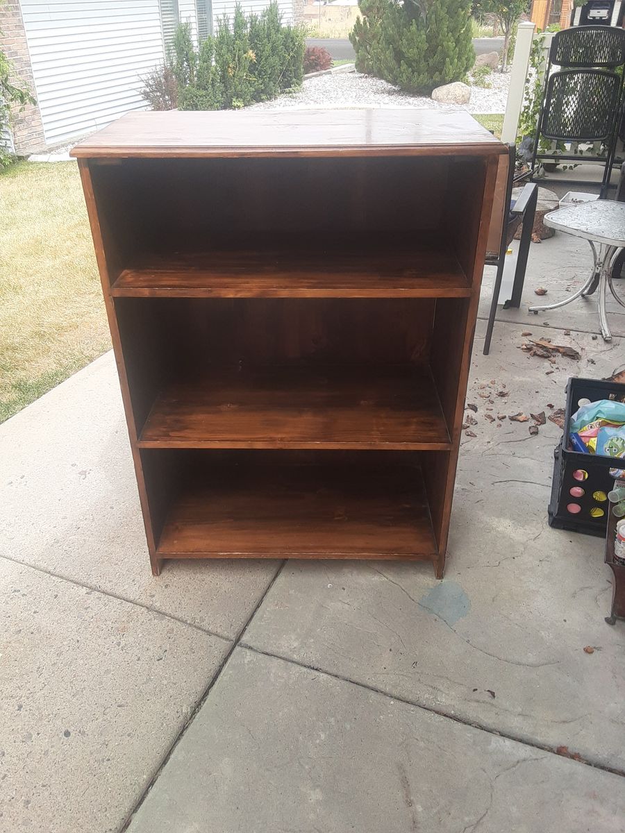 Solid wood Bookcase/Shelf