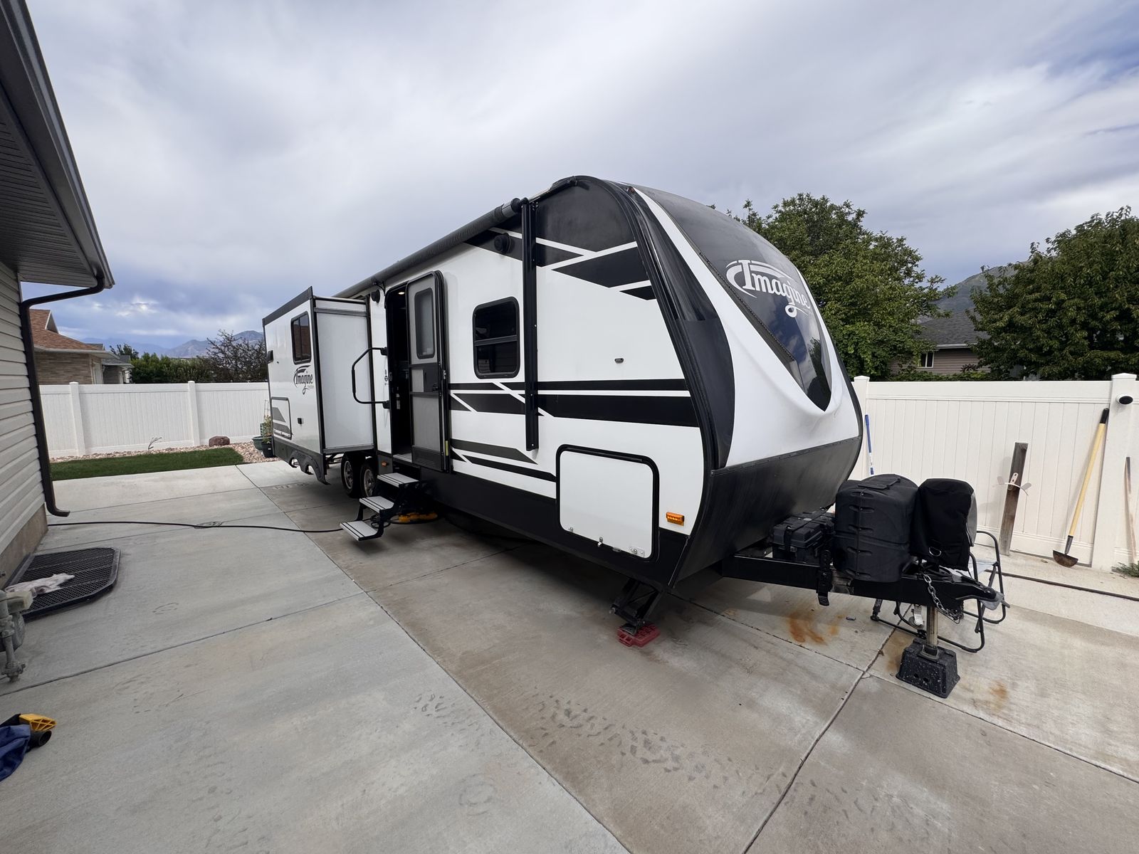 2019 Grand Design Imagine 2670MK – 4-Season Travel Trailer
