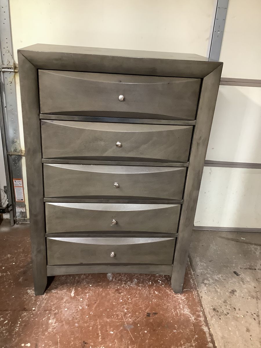 Stylish 5 Drawer Dresser