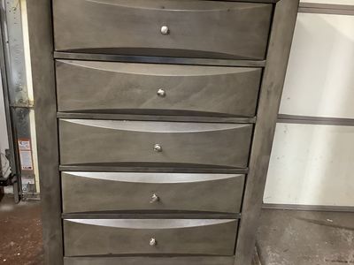 Stylish 5 Drawer Dresser