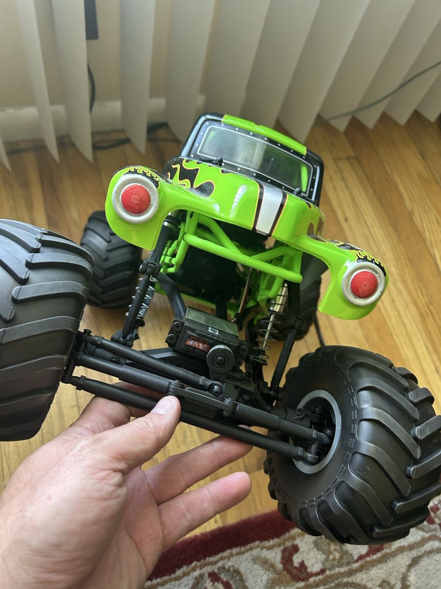 Traxxas Monster Jam Axial Grave Digger RTR RC 1/10 Scale SMT10 Off Road Truck