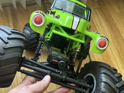 Traxxas Monster Jam Axial Grave Digger RTR RC 1/10 Scale SMT10 Off Road Truck