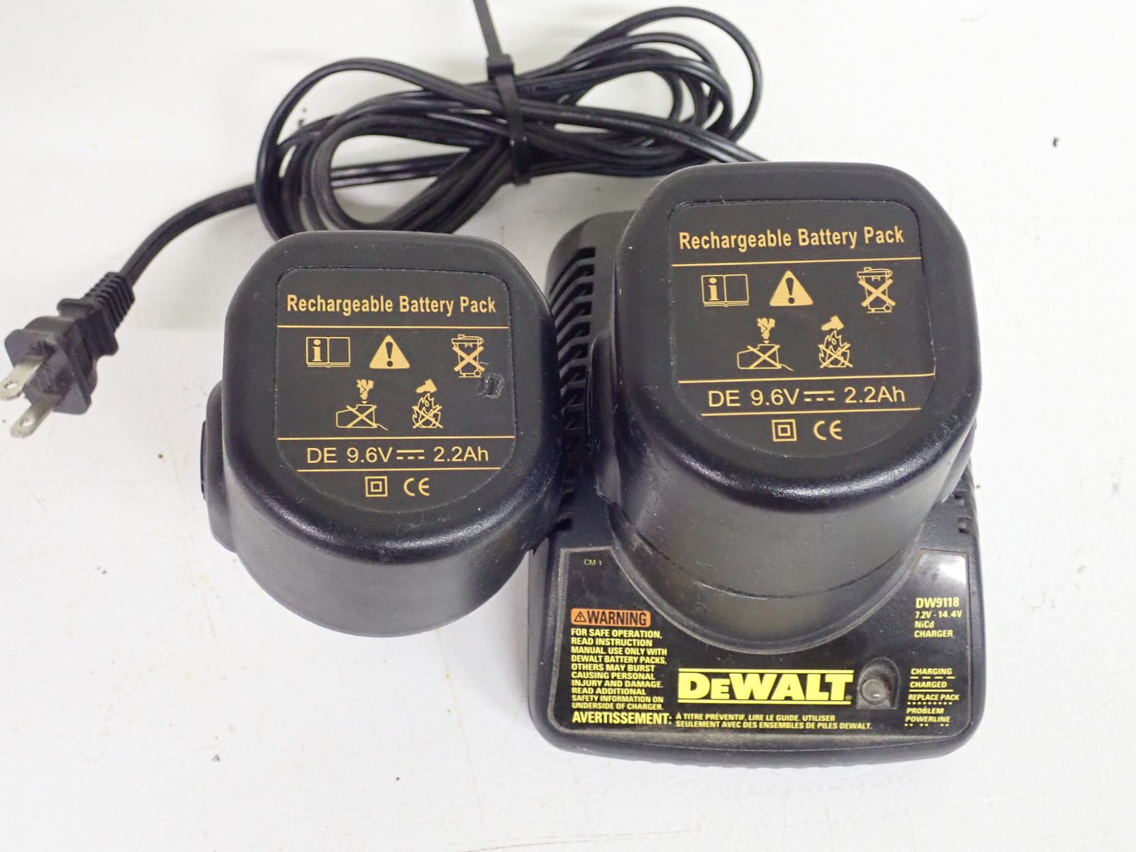 DeWALT DW9118 7.2V-14.4V NiCd Battery Charger OEM/2 Batteries Non-DeWALT Tested
