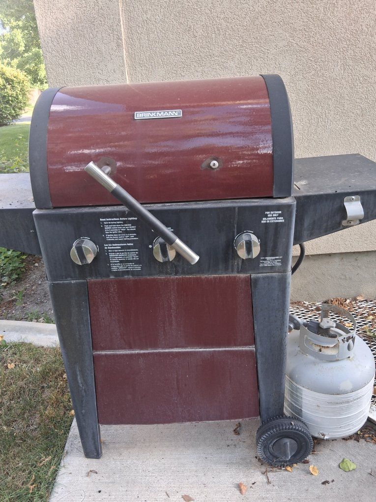 Brinkmann Gas Grill - 3 Burner Propane BBQ with Side Tables (Tank Included)