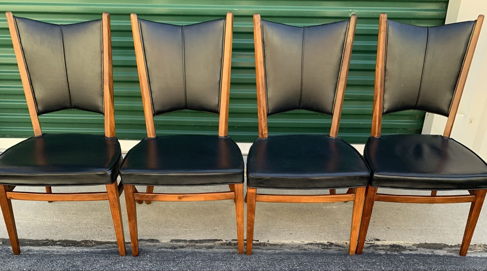 Pristine Set of 4 Mid-Century Modern Walnut Dining Chairs - Tabago (1960s)