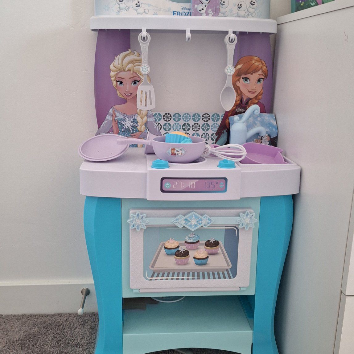 Toy kitchen
