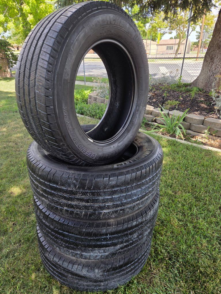 Used Michelin Defender LTX M/S LT285/60R20 All-Season Truck/SUV Tires (Set of 4)