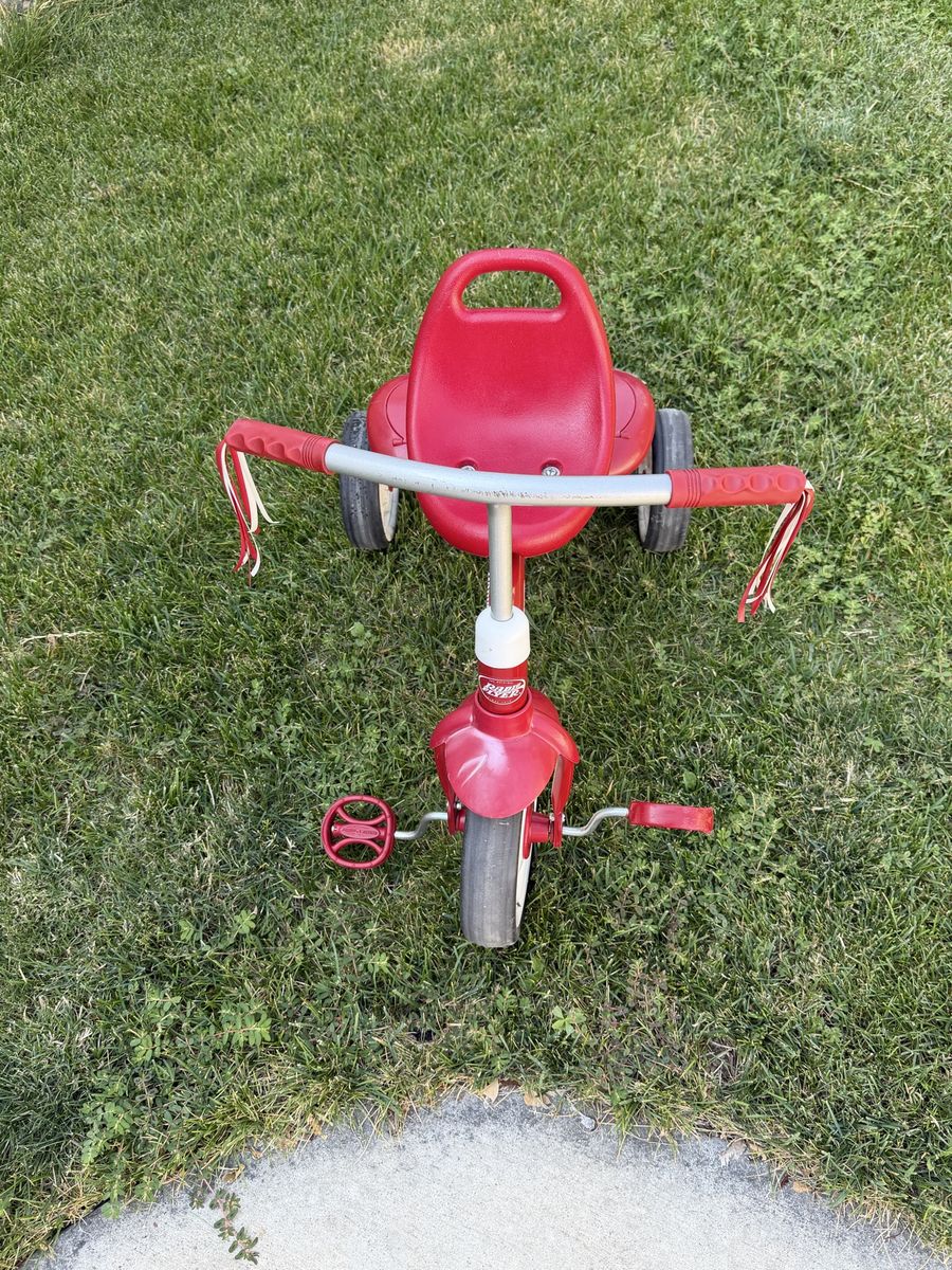 Radio Flyer Red Toddler Tricycle with Handlebar Streamers and Covered Storage Compartment
