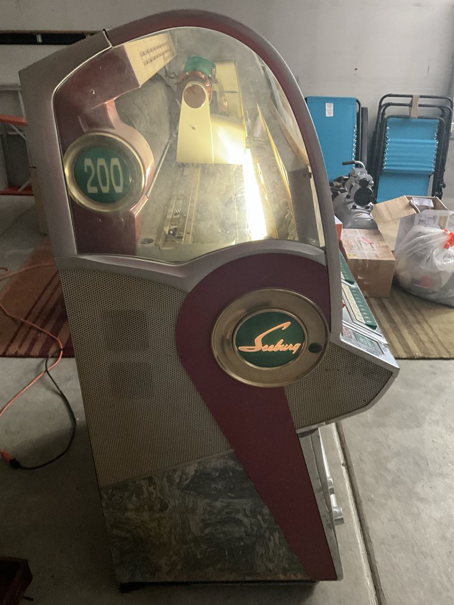 Seeburg V200 Juke Box.