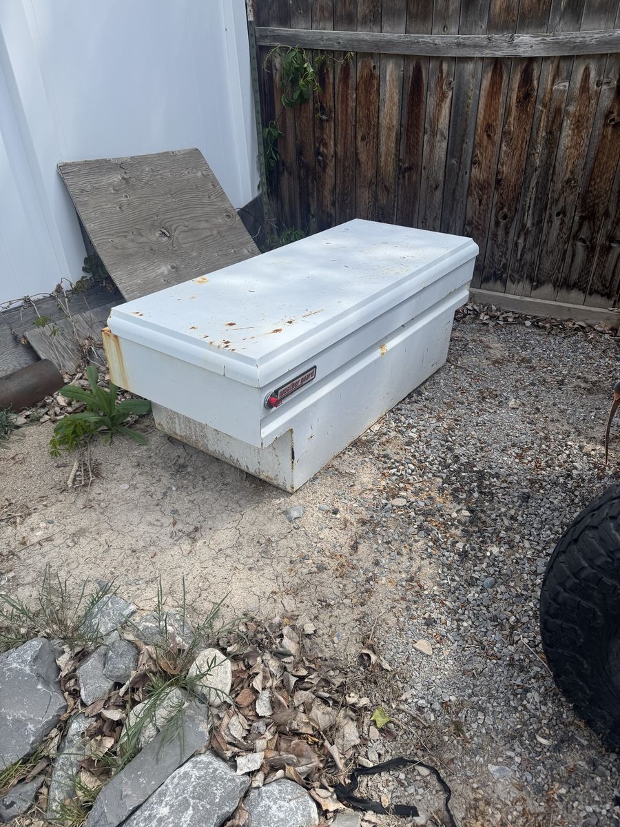 Truck bed tool box