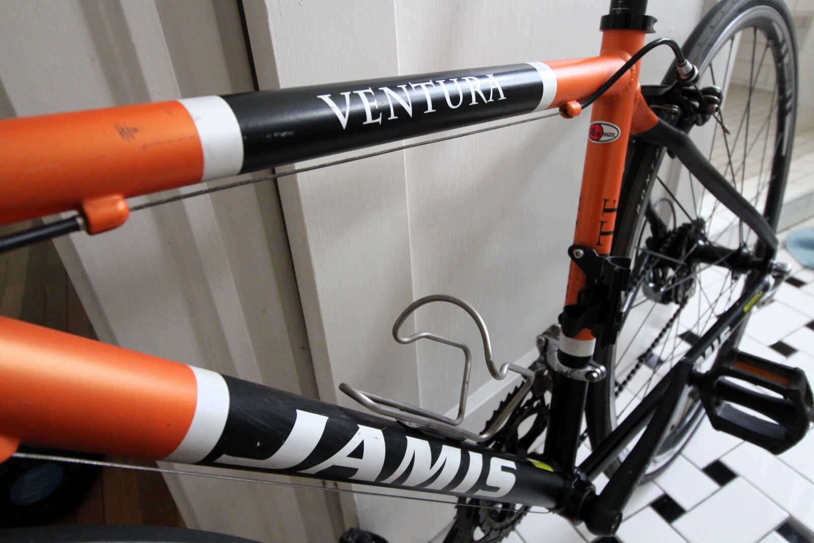 Jamis Ventura Elite 48cm seat tube 51cm top tube carbon fork and carbon tail Shimano 105