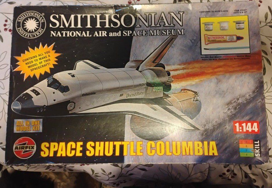 Smithsonian space shuttle model kit
