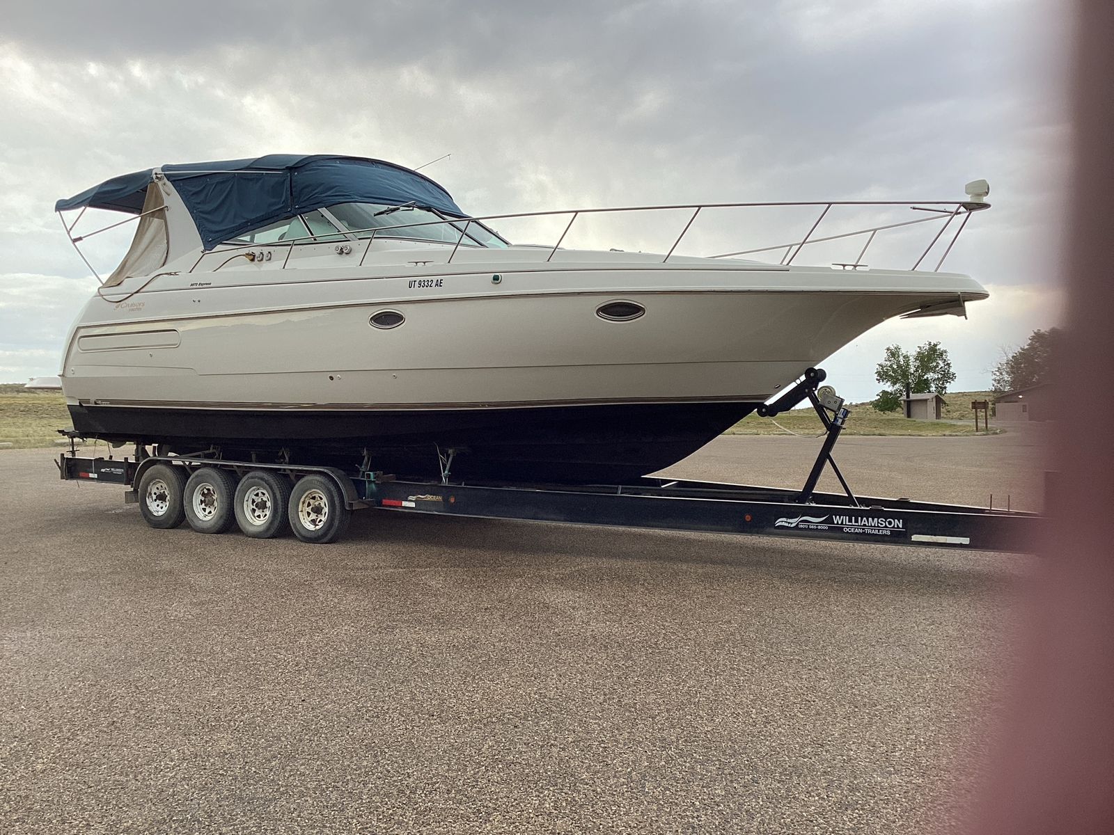 Cruisers Yacht 3575