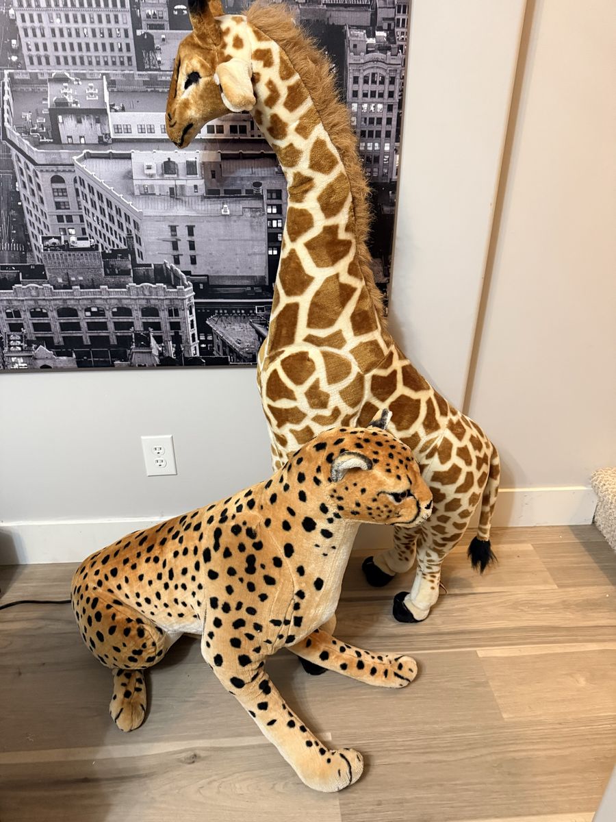 Melissa & Doug Lifelike Plush Stuffed Animals - Giraffe (5ft) & Cheetah (3ft) - Set of 2
