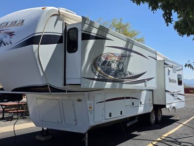 2012 Keystone Montana 39FT 5th Wheel – 3 Slides – Four Season Package