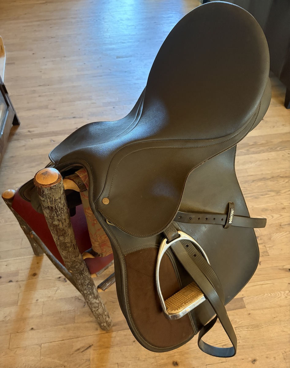Wintec All-Purpose 17.5" Saddle (with accessories)