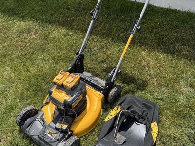 DeWalt 20 volt lawn mower