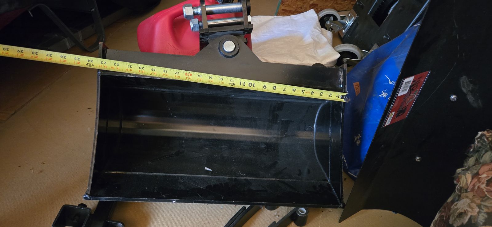 Leveling Tilt Bucket 24"