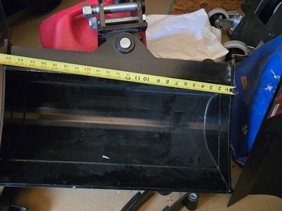 Leveling Tilt Bucket 24"