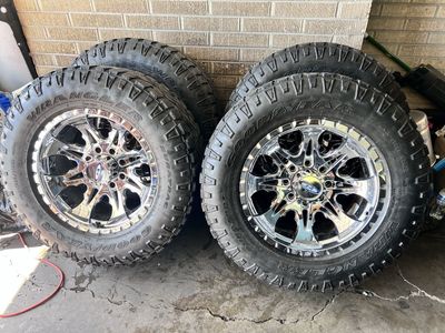 20x10 Moto Metal 8x170 Ford F250 on 35s Duratracs