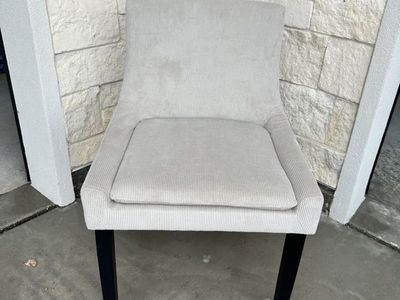 Upholstered Accent Chair – Neutral Fabric – Modern Style