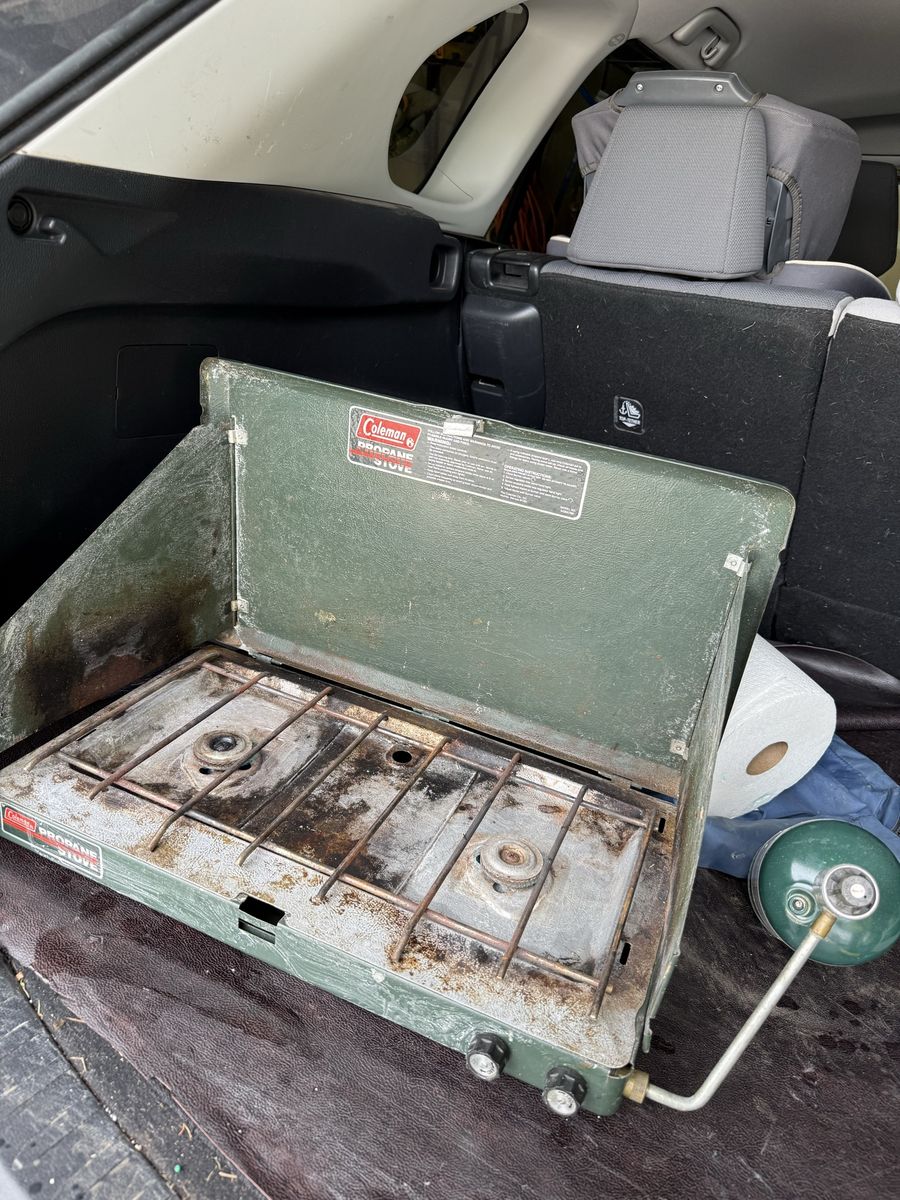 Coleman Butane Camp Stove with extra Tanks and cover