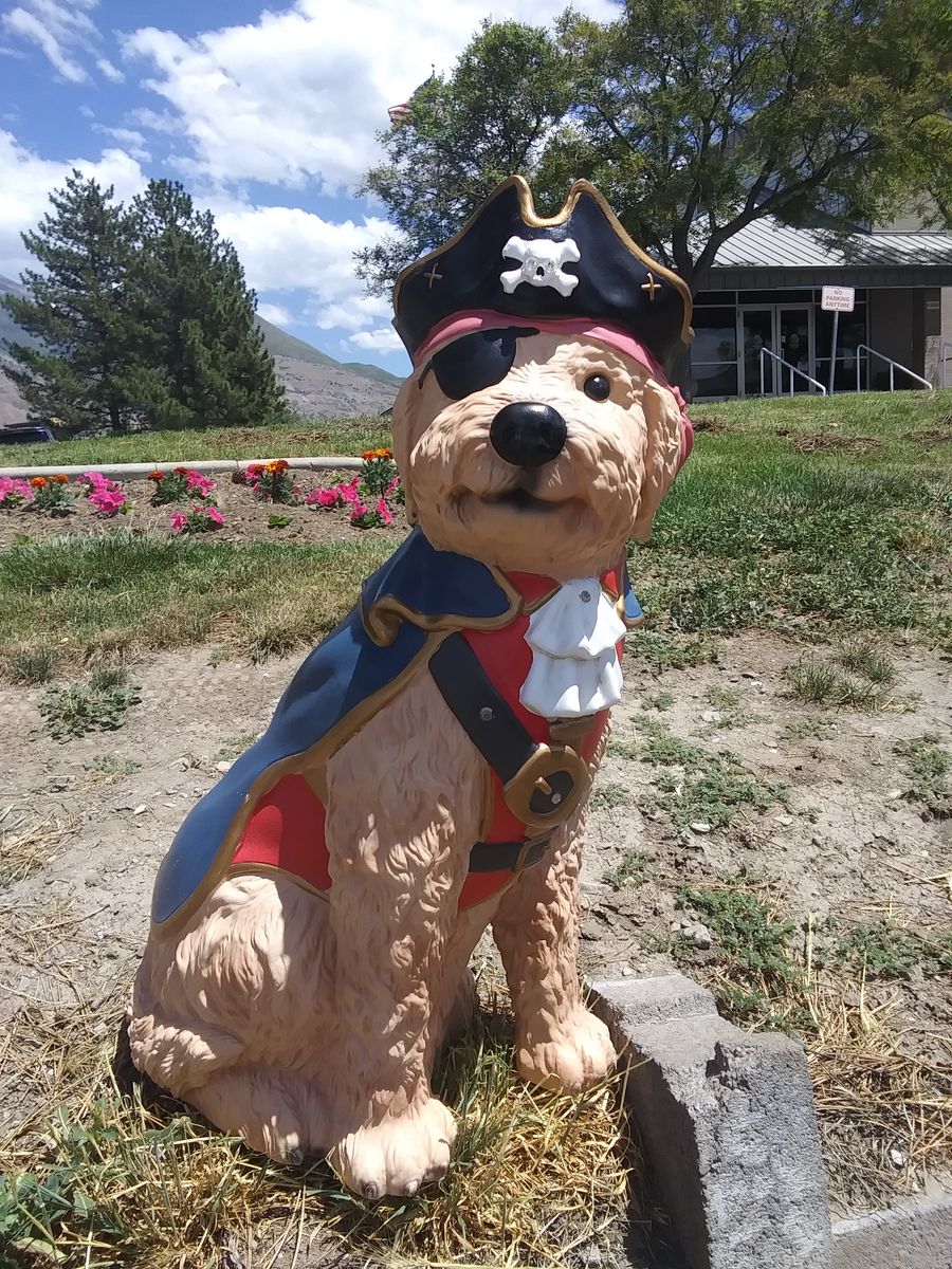 Plastic pirate dog statue 3 ft