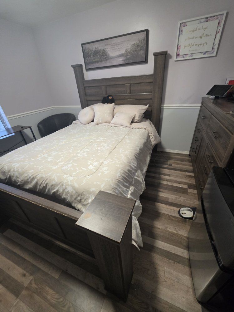 queen panel bed with mirror dresser