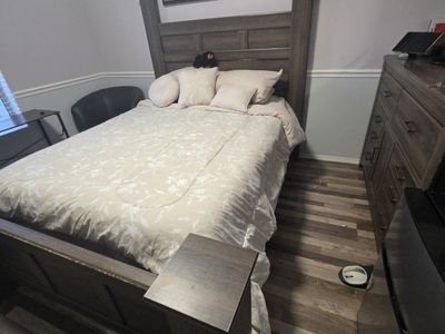 queen panel bed with mirror dresser
