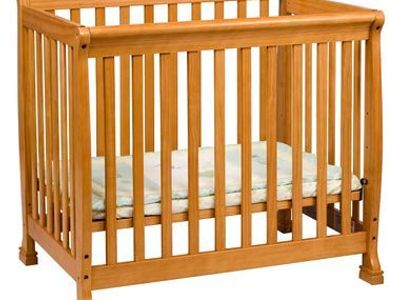DaVinic Mini Crib Honey Oak