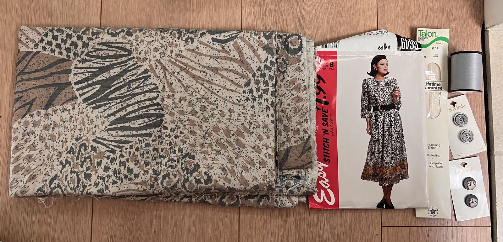 *Entire kit for vintage sewing*!