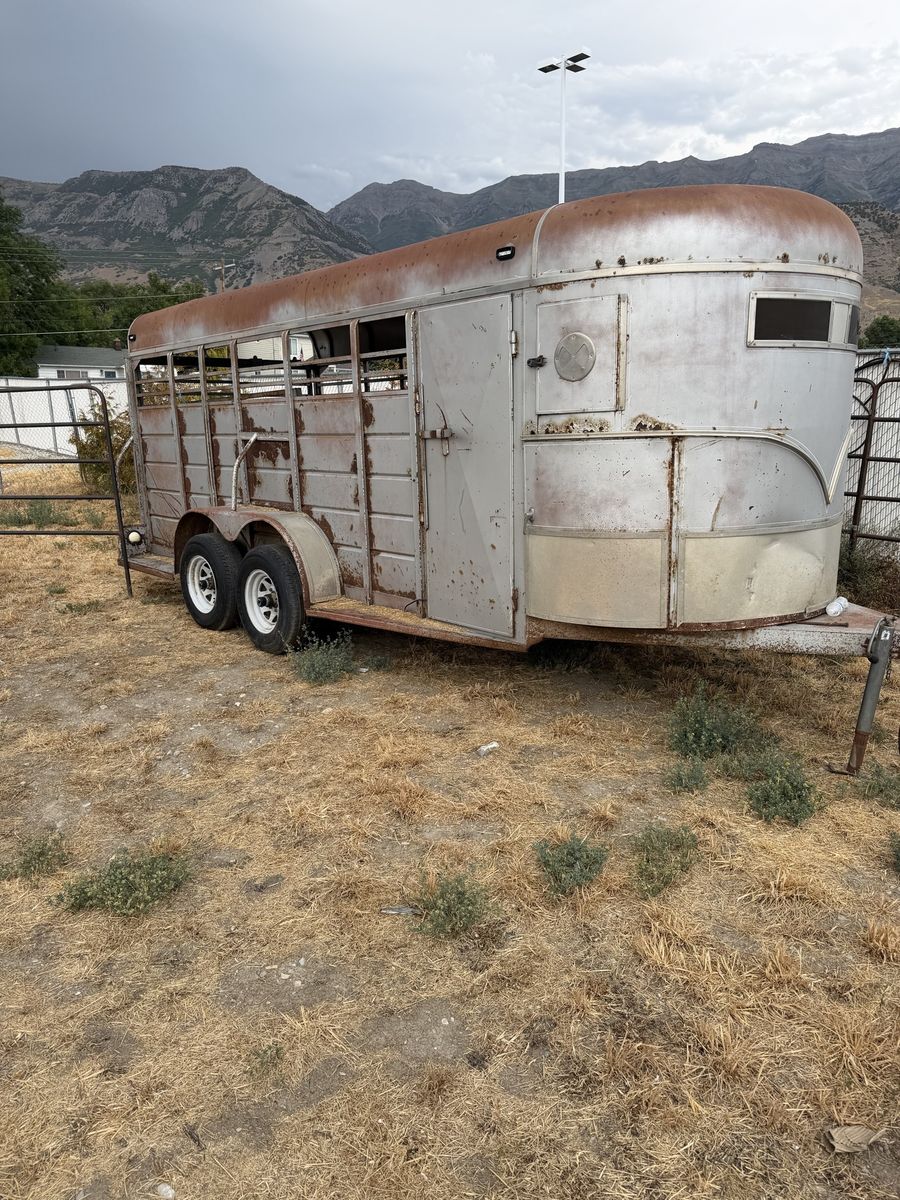 Stock trailer