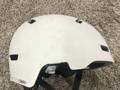 New Abus Scraper 3.0 medium bike helmet