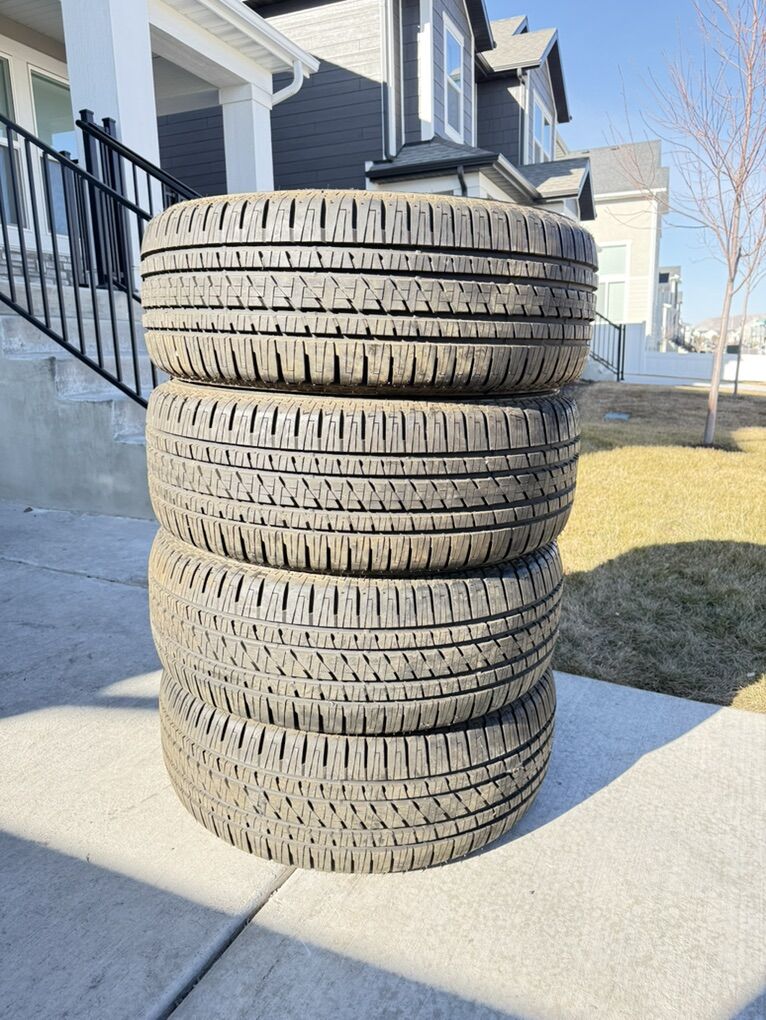 275/55R20 Bridgestone Dueler Alanza Almost new