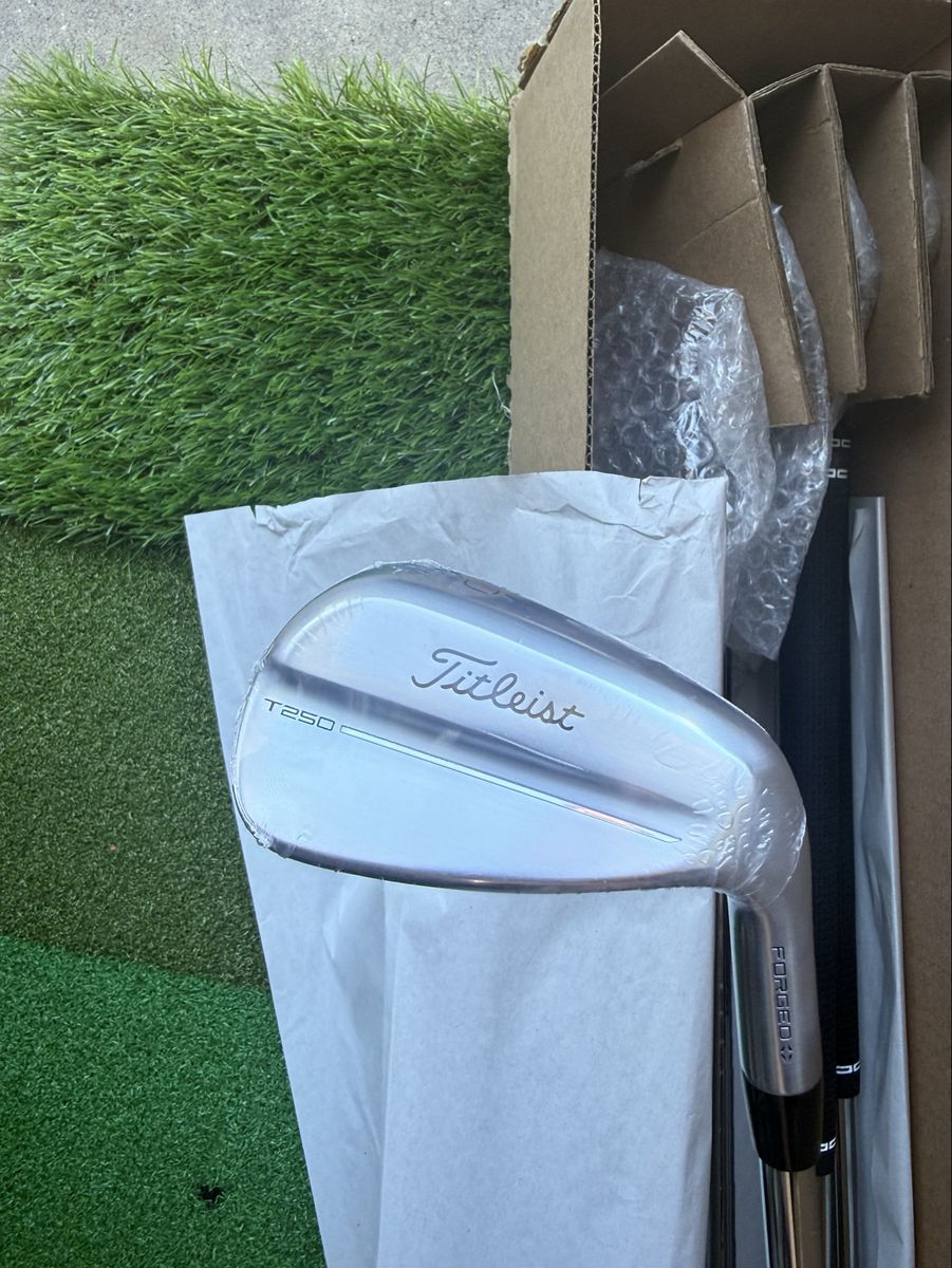 New Titleist T250 Iron Set 4-PW Stiff AMT Black
