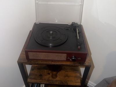 Vinyl player w table and cds
