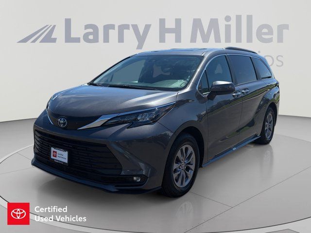 2025 Toyota Sienna XLE 8-Passenger
