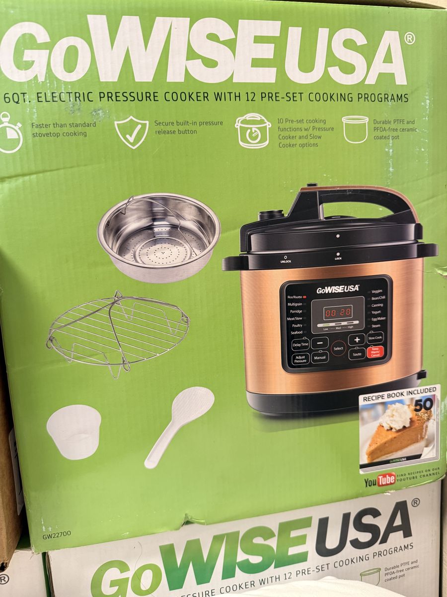 6 qt. Pressure cooker - Brand new