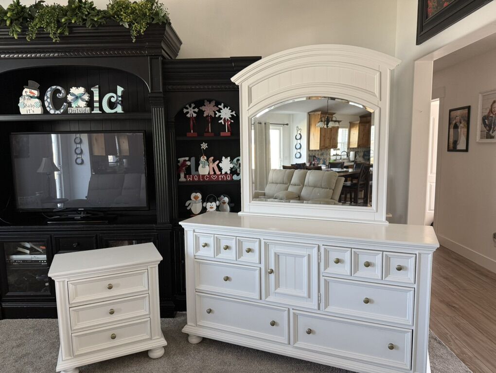 Beautiful Solid Bedroom Set -Great Condition