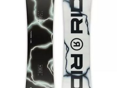 Snowboard Ride TwinPig with Burton Cartel bindings