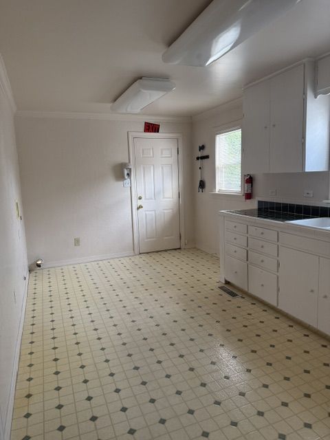 Main image 7