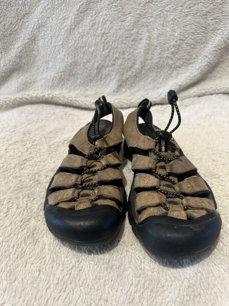 Keen Youth Size 5 wtrprf Leather Hiking Sandals