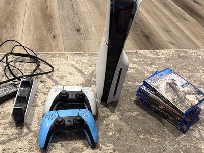 PlayStation 5 Disc Edition + 2 Controllers