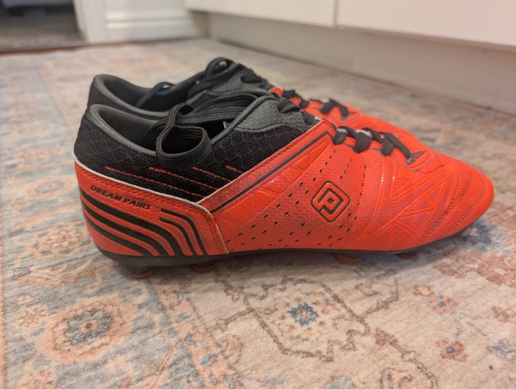 Dream Pairs soccer cleats size 8