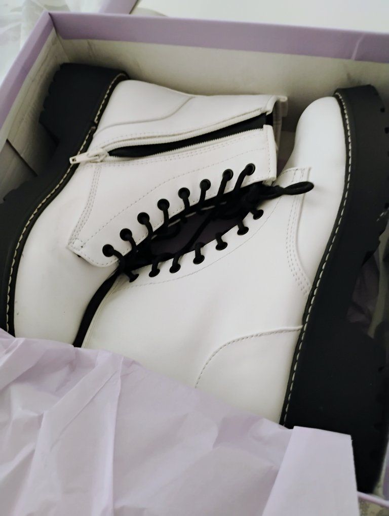 Madden Girl Carra White Combat Boots Size 8 NEW