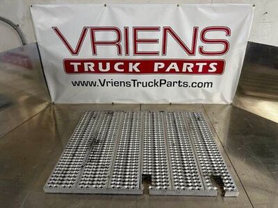 Peterbilt Deck Plate / Catwalk