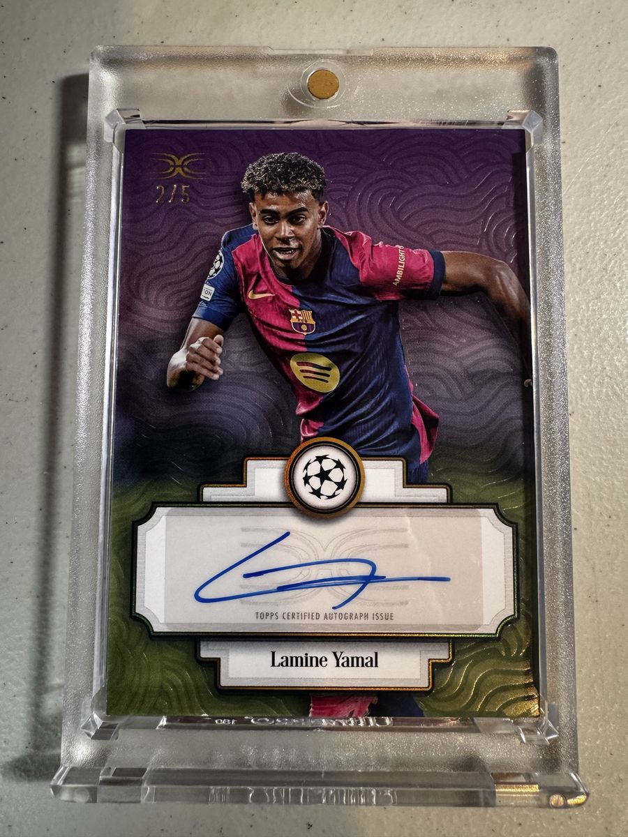 2025 Topps Definitive Lamine Yamal Auto /5