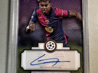 2025 Topps Definitive Lamine Yamal Auto /5