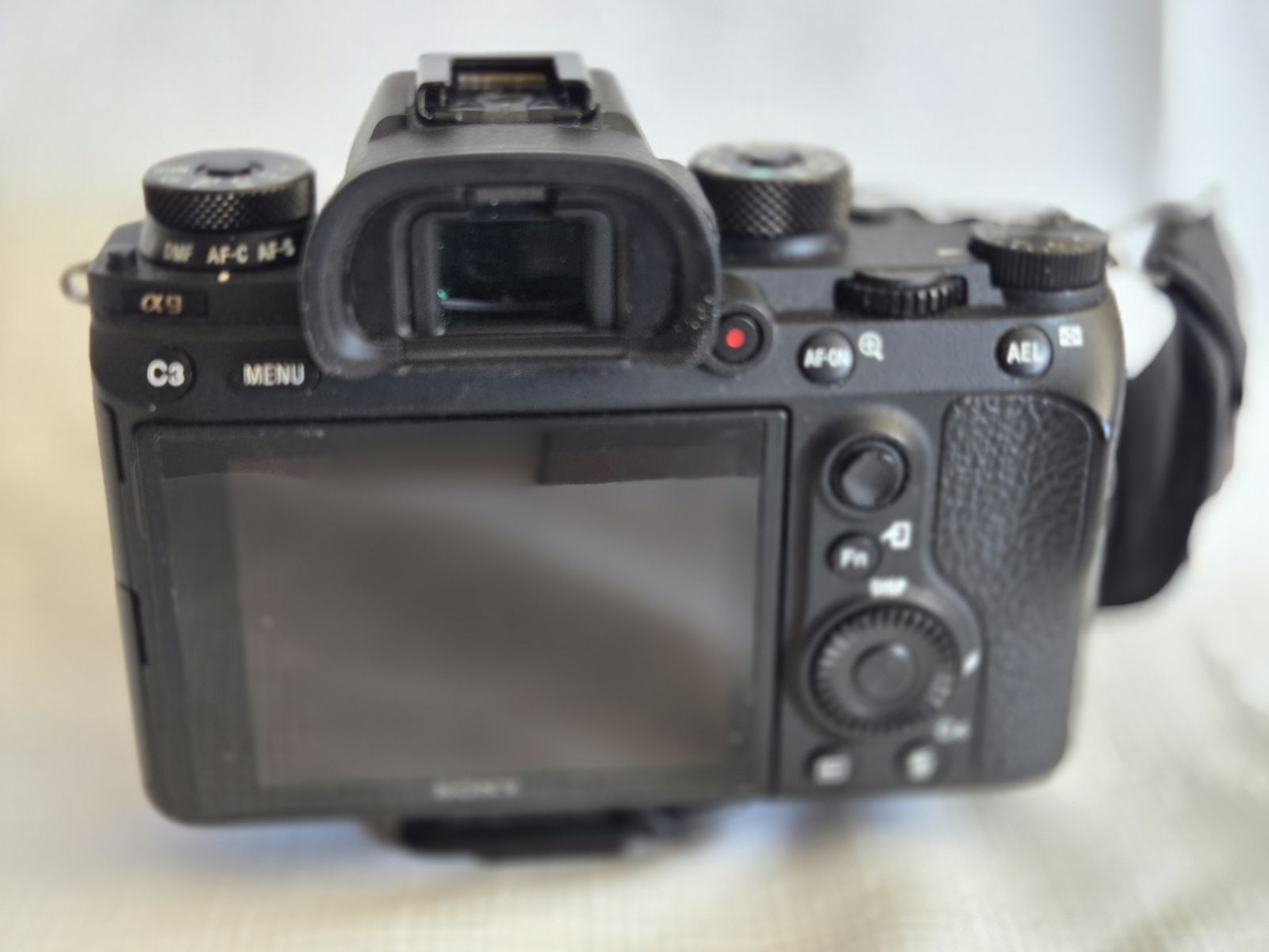 Main image 3