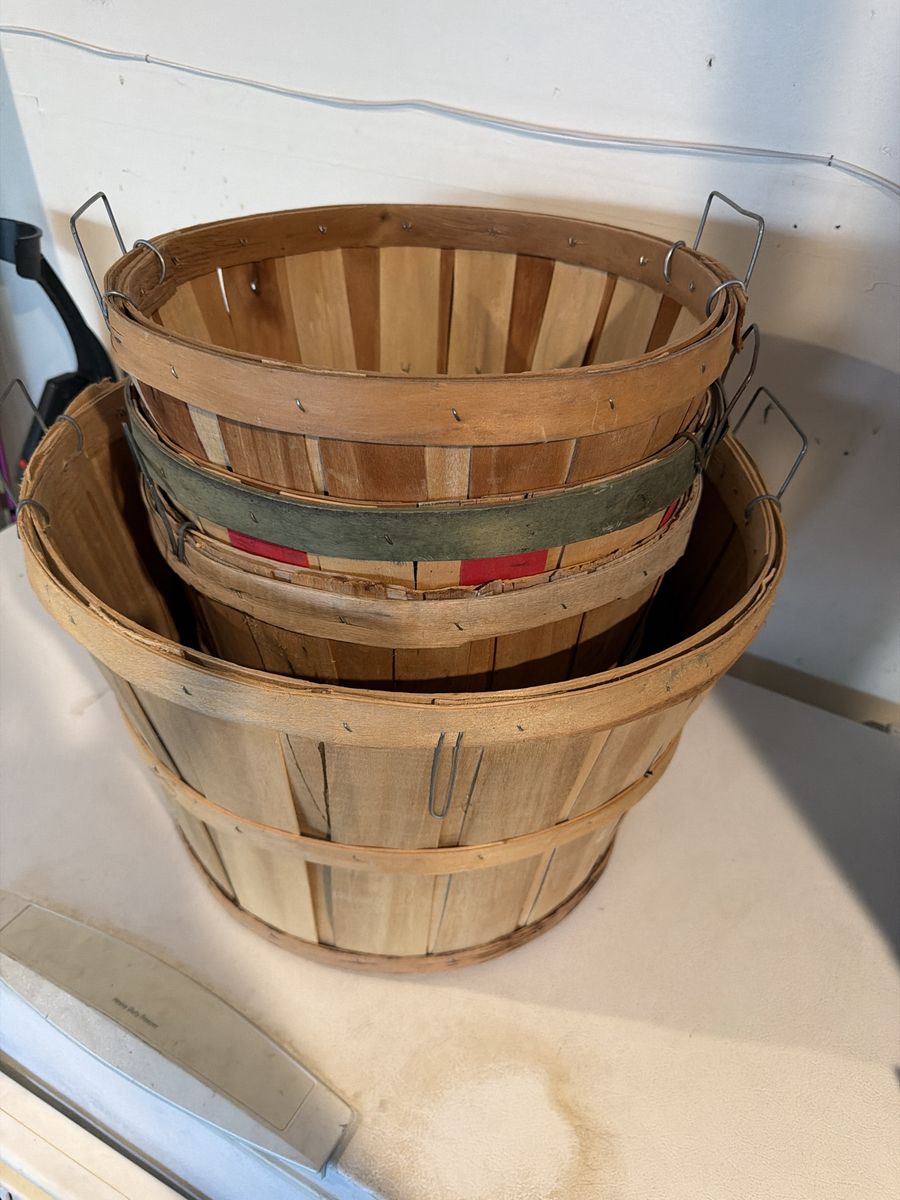 Set of 4 Nested Vintage Wooden Splint Peach Baskets with Wire Handles 3 small and one larger